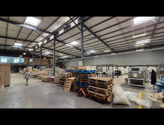 2,395M² WAREHOUSE TO LET IN JET PARK